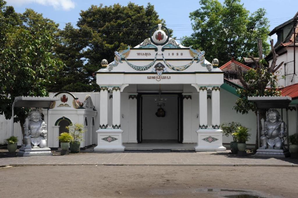 Forriz Hotel Yogyakarta Exteriör bild