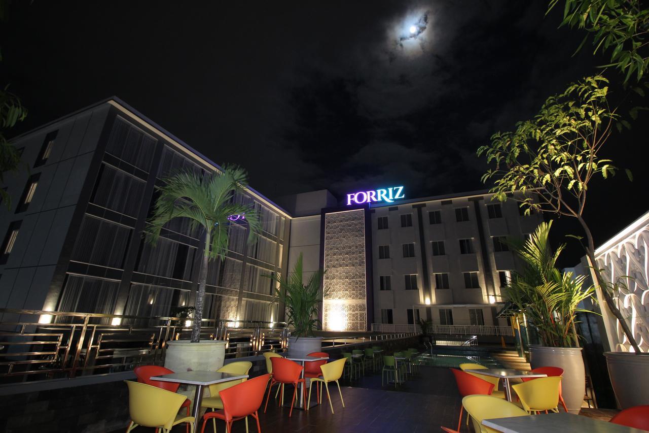 Forriz Hotel Yogyakarta Exteriör bild